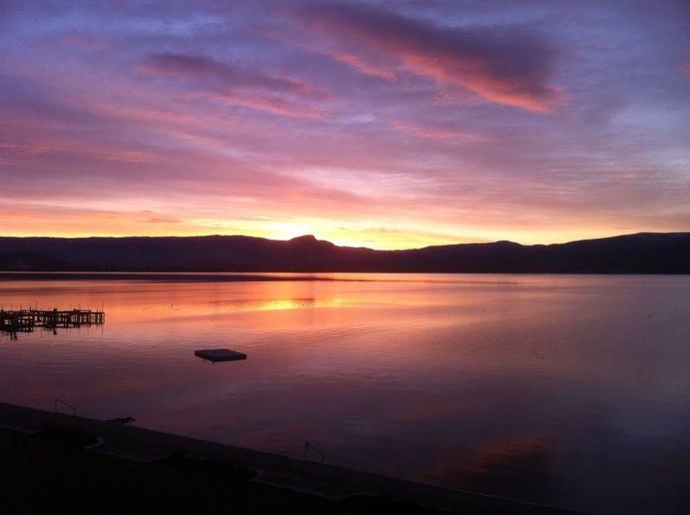 Casa Loma Lakeshore Resort West Kelowna Exterior photo